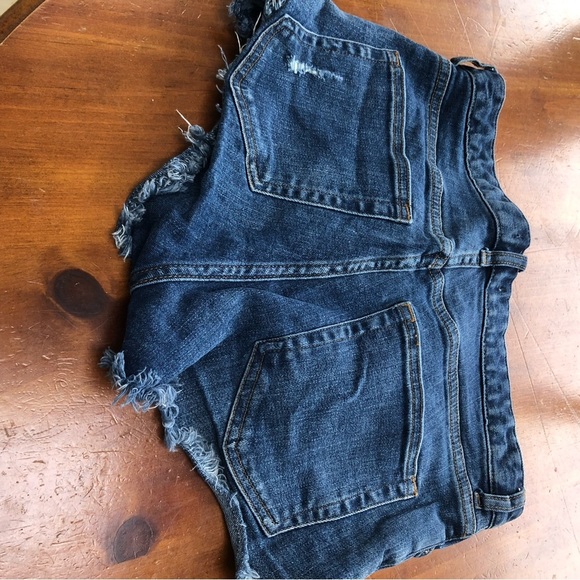 H&M Blue Jean Shorts High-Waisted Distressed size 6, preloved but lots of life - Picture 7 of 7